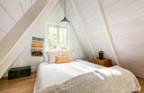 Modern A-Frame Cabin with Loft, Firepit and Grill - Foto 7