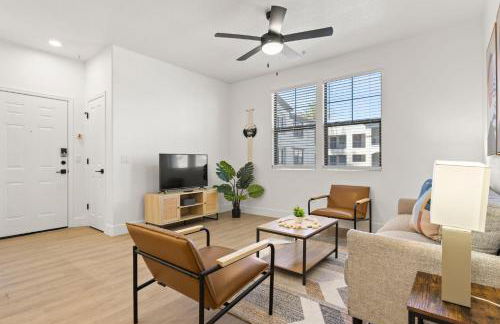 CozySuites Glendale by the stadium with pool 13 - Foto 2