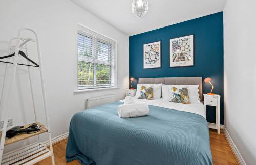 Spacious 6-bedroom house - 3 parking spaces - Superfast Wi-Fi - Close to M5 - Long-stay rates! - Foto 8