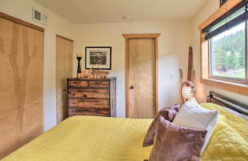 Waterfront Cabin with 2 Boat Docks and Mtn Views! - Foto 11