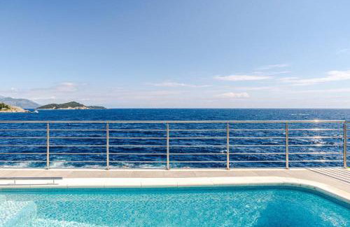 Blue Views Villa with Heated Pool and Jacuzzi - Photo 50