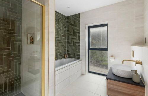 Brockview House - Eco 4 bed - Photo 28