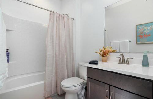 Stylish & Bright Gem ~ King/Queen Beds ~ Backyard! - Foto 26