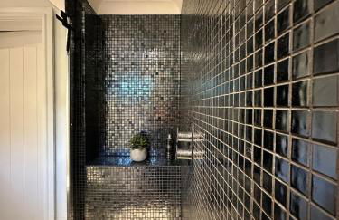 Contemporary detached house short train to London - Photo 32