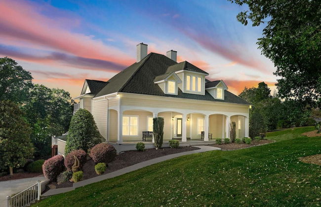 Lakefront 6bdr, Priv Dock, Game Room, Firepit Jake's Lake House by Avantstay - Foto 6