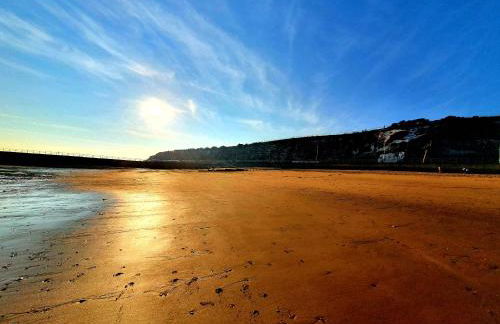 Sunny Apartment with a 10 minute walk to the Sea. - Foto 30