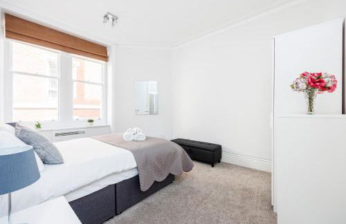 Leicester Square Apartment - Photo 13