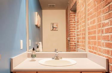 100 Year Old Historic Brick 2BR Loft High Ceiling3 - Foto 32