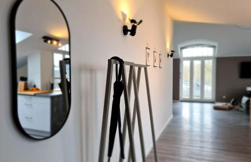 Penthouse in Villa am Wasser + Parken + WLAN + Netflix +Kamin - Foto 2