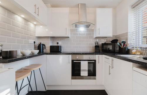 Corner House - Bright 2 Bed in Cheltenham - Photo 31