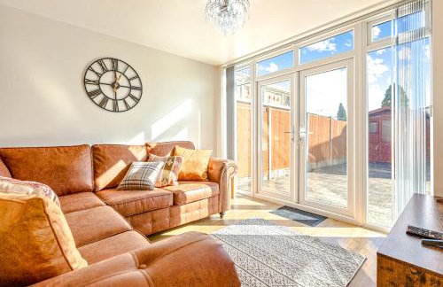 Spacious 4 Bed House in Exhall, Sleeps 7 - Foto 18