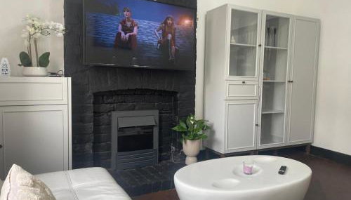 Slick Space for a Standish Stay - Foto 3