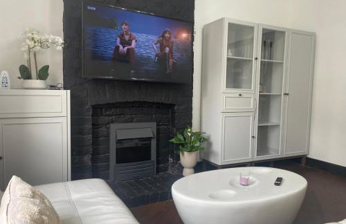 Slick Space for a Standish Stay - Photo 3