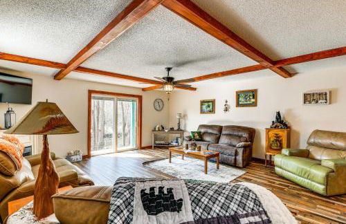 Riverfront Peru Cabin about 2 Mi to Lake Champlain! - Foto 4