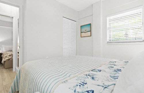 Newly remodeled 8-steps to sand path of Beach! - Foto 9