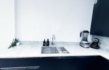 Rochester Gem, Balcony, FREE Parking and 2 mins walk to Station - Foto 12