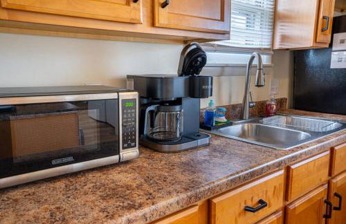 Historic Route-66 Bungalow - Photo 5