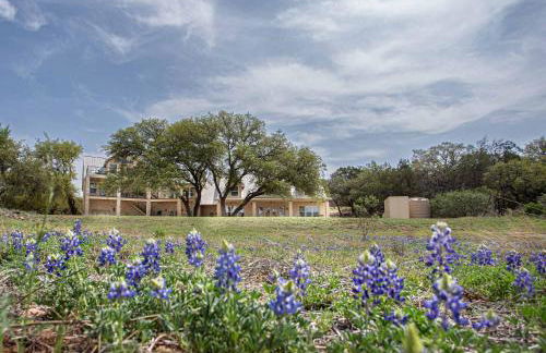 Lakefront 6BR Retreat w Dock & Game Room - Foto 46