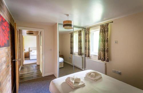 Norbury, woodland lodge with hot tub for 12 - Foto 32