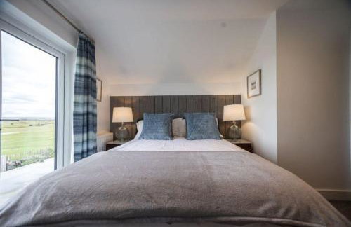 Luxury 4 bed beachside home with coastal views - Foto 29