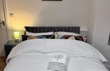 Modern 4 Bedroom House Sleeps 10 Free Parking Liverpool - Foto 19