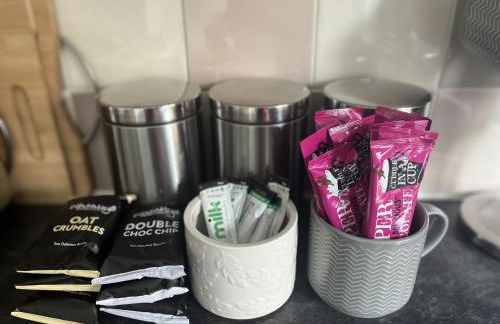 Restful Riverside Home - Foto 10