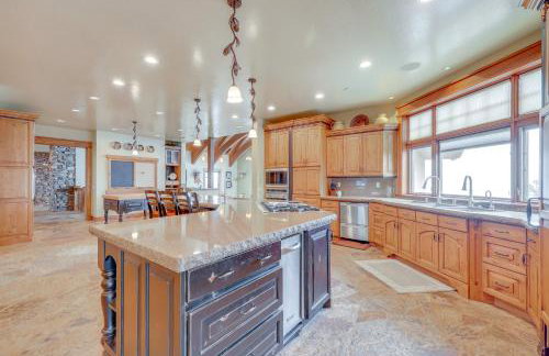 Hot Tub and Views Luxe Mountain Escape in Yucaipa - Photo 8