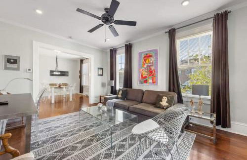 Retro 1BR in Elizabeth with Porch & Eclectic Design - Foto 1