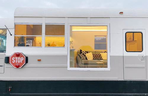 American School Bus Retreat with Hot Tub in Sussex Meadow - Foto 33