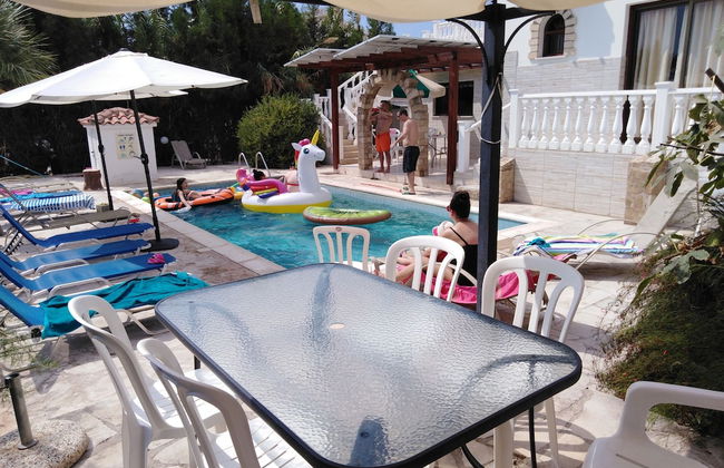 Lovely six Bedroom Villa in Coral Bay - Photo 34