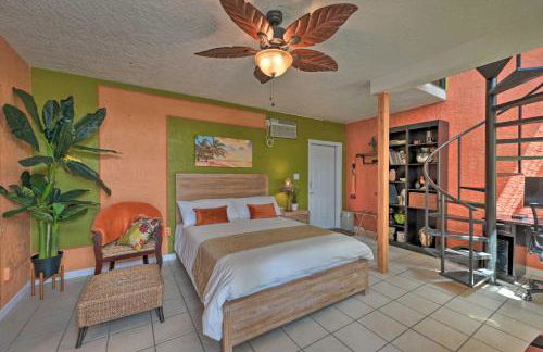 Relaxing Waterfront 2-Story Retreat with Pool Access - Foto 7