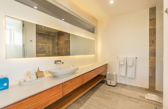 Spacious Villa w Pool Garden Views - Photo 15