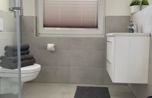 FEDDERSEN LIVING Moderne Ferienwohnungen - Gemütlich - Netflix - Voll ausgestattet - Waschmaschine - zentral gelegen - Foto 2