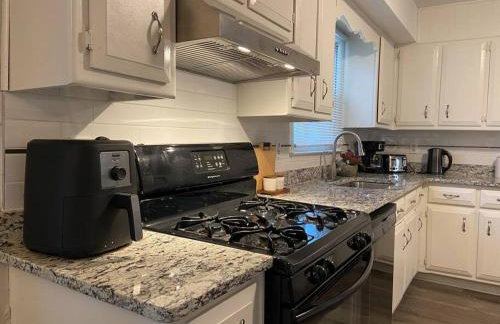 Lovely 2 Story 4 Bedms 3 Baths Home by Stone Mountain Park! - Foto 3