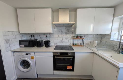 Modern Central Apartments with Balcony - Photo 49