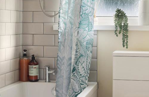 Home from Home 4 Bed - Ideal for Workers & Great for Groups, FREE Parking, Spacious, Pet Friendly Netflix - Foto 38