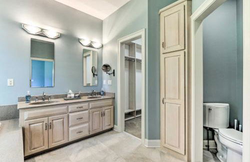 Walk to Lake Middlefield Home with Fire Pit - Foto 16