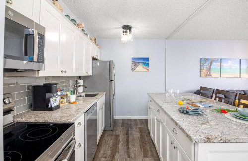 7FL Remodeled, Close to Beach & Dining with Free Parking - Photo 56