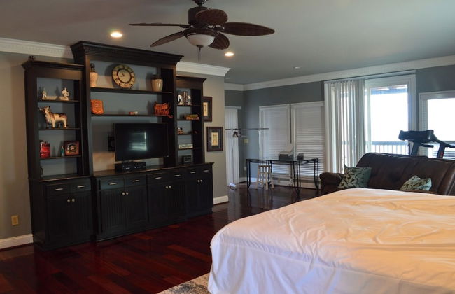 5 BR House Lake Retreat w/ Hot Tub, Sleeps 12 - Foto 13