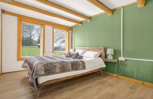 Countryside Cabin on 5 Acres Countryside with Outdoor Firepit, Cinema and converted Stables - Foto 22