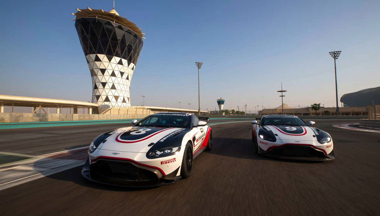 Pilotaréis un Aston Martin GT4 en la pista de Yas Marina