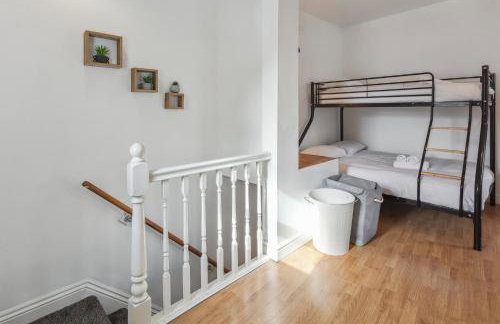 Contractors & Pets Welcome - Sleeps 1-4, less than 1 mile from M606, Ideal for Longer Stays - Foto 49