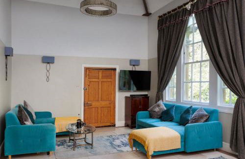 The New School Rooms - Beautiful, Georgian Apartment with Private Heated Pool and Hot Tub Sleeps 12 with Wifi and Parking near Bath - Foto 3