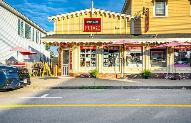 Just Beachy Charming Studio! - Photo 38