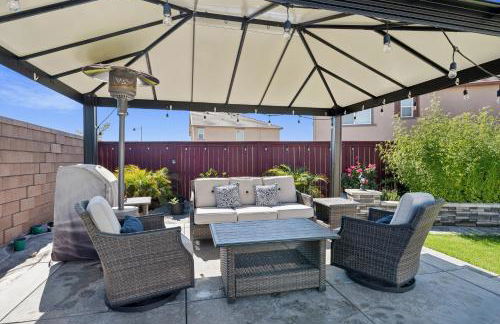 Spacious 3BR Home with Charming Backyard home - Foto 34