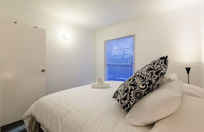 DAWN, 2BDR Carlton Apartment - Photo 21