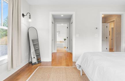 Modern Berkshires Farmhouse w Porch Fireplace Views Beaver Creek by AvantStay - Foto 25