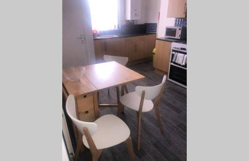 Bee Hive Merthyr Tydfil - Photo 10