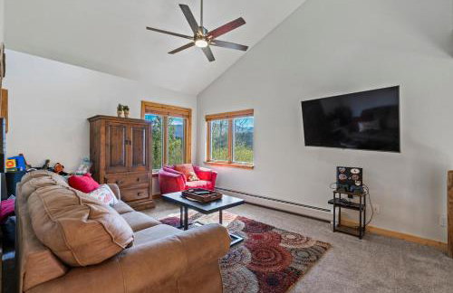 Secluded Mtn home by Purg, Hot Tub, Views! Pets ok - Foto 34