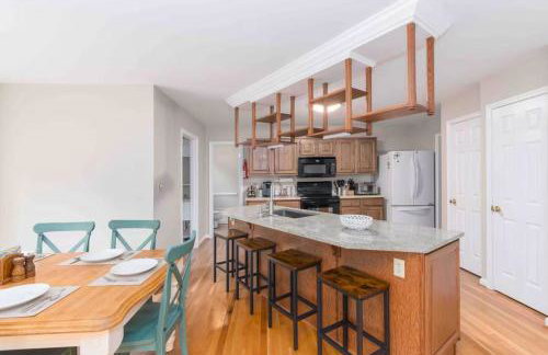 Family and Pet Friendly Retreat with Sauna, Firepit, Pond Views Near Route 151 Wineries - Foto 15